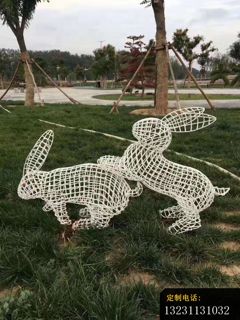 不锈钢镂空兔子雕塑公园景观动物雕塑_799*1066