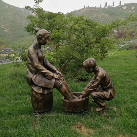 公园洗脚人物铜雕