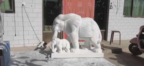 公园大理石母子象