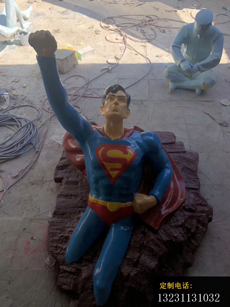 玻璃钢超人雕塑公园卡通人物雕塑 (1)_799*1066