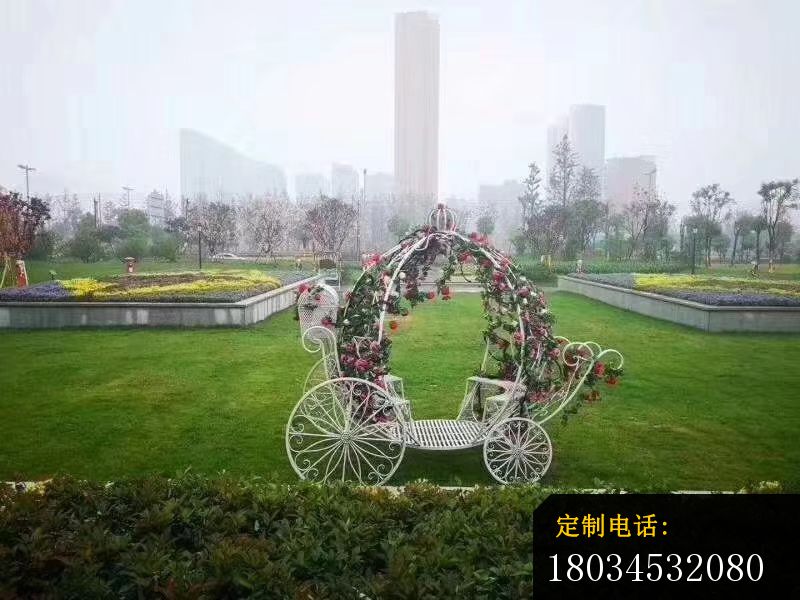 不锈钢花车雕塑广场景观雕塑_800*600