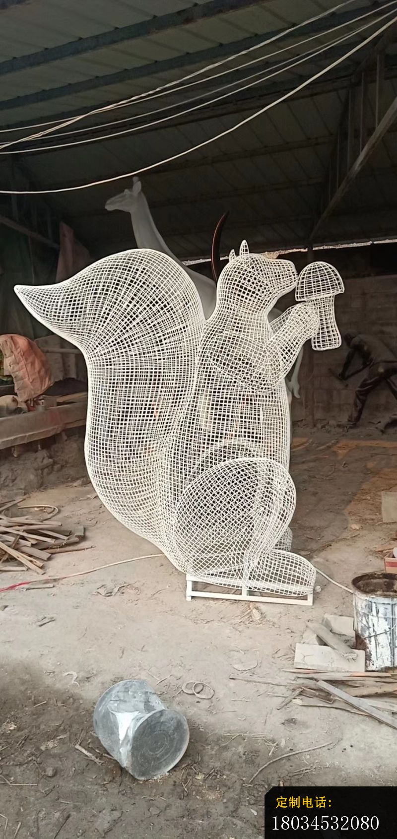 不锈钢镂空松鼠雕塑广场动物雕塑 (2)_800*1691