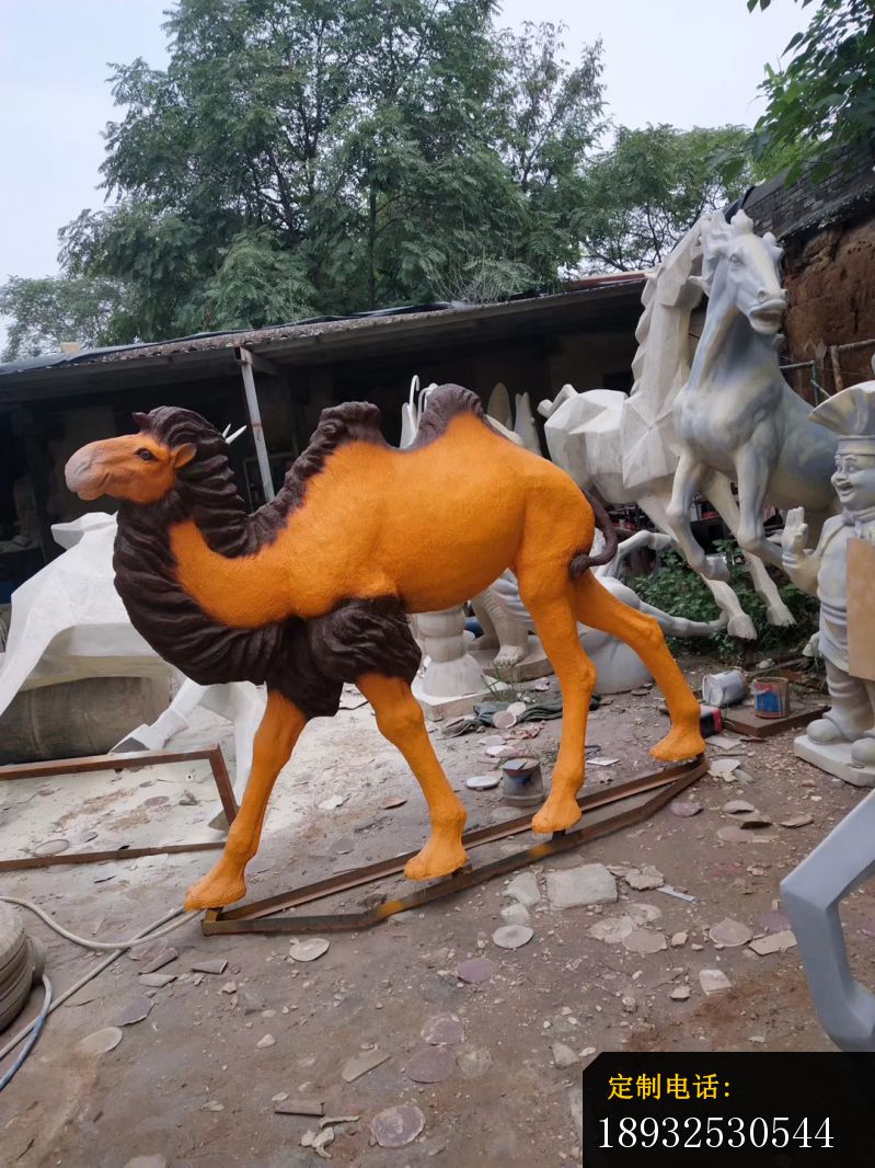 玻璃钢公园骆驼动物雕塑_799*1066