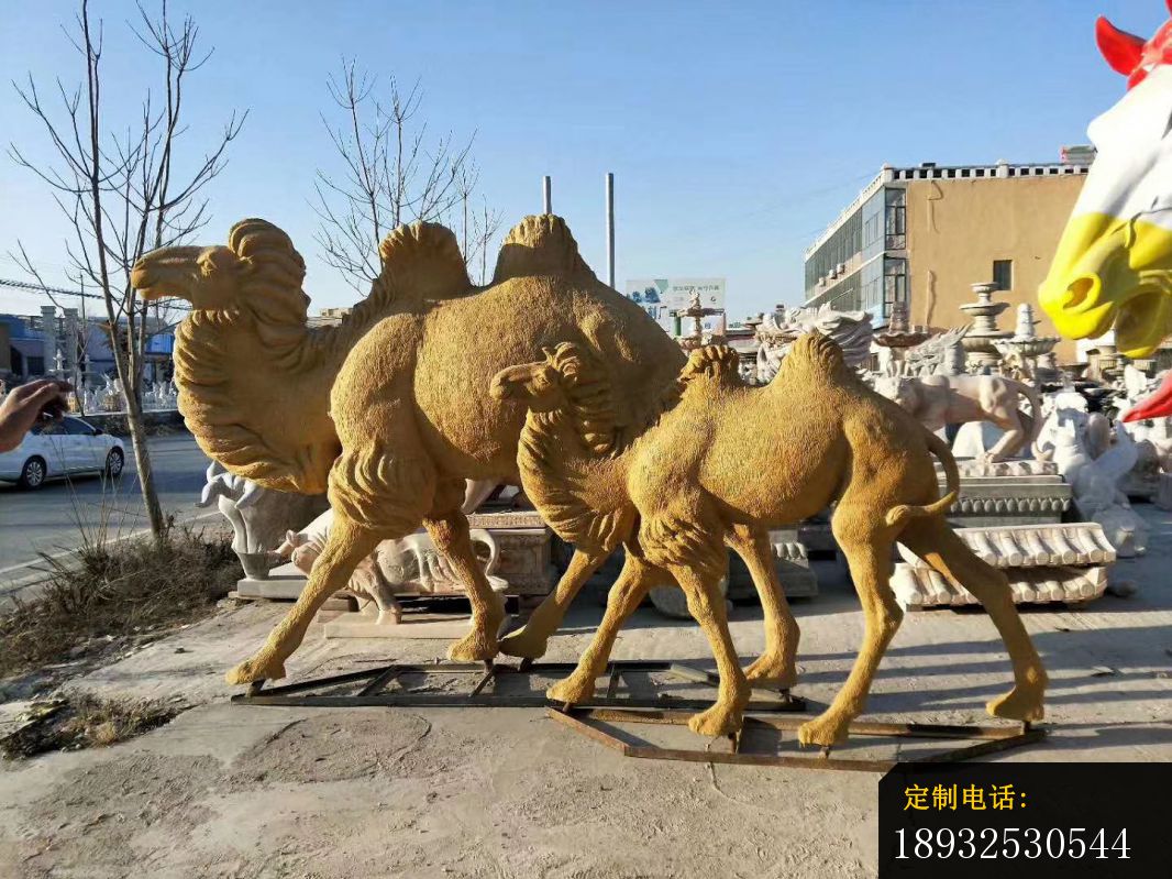 玻璃钢公园骆驼动物雕塑_1066*799