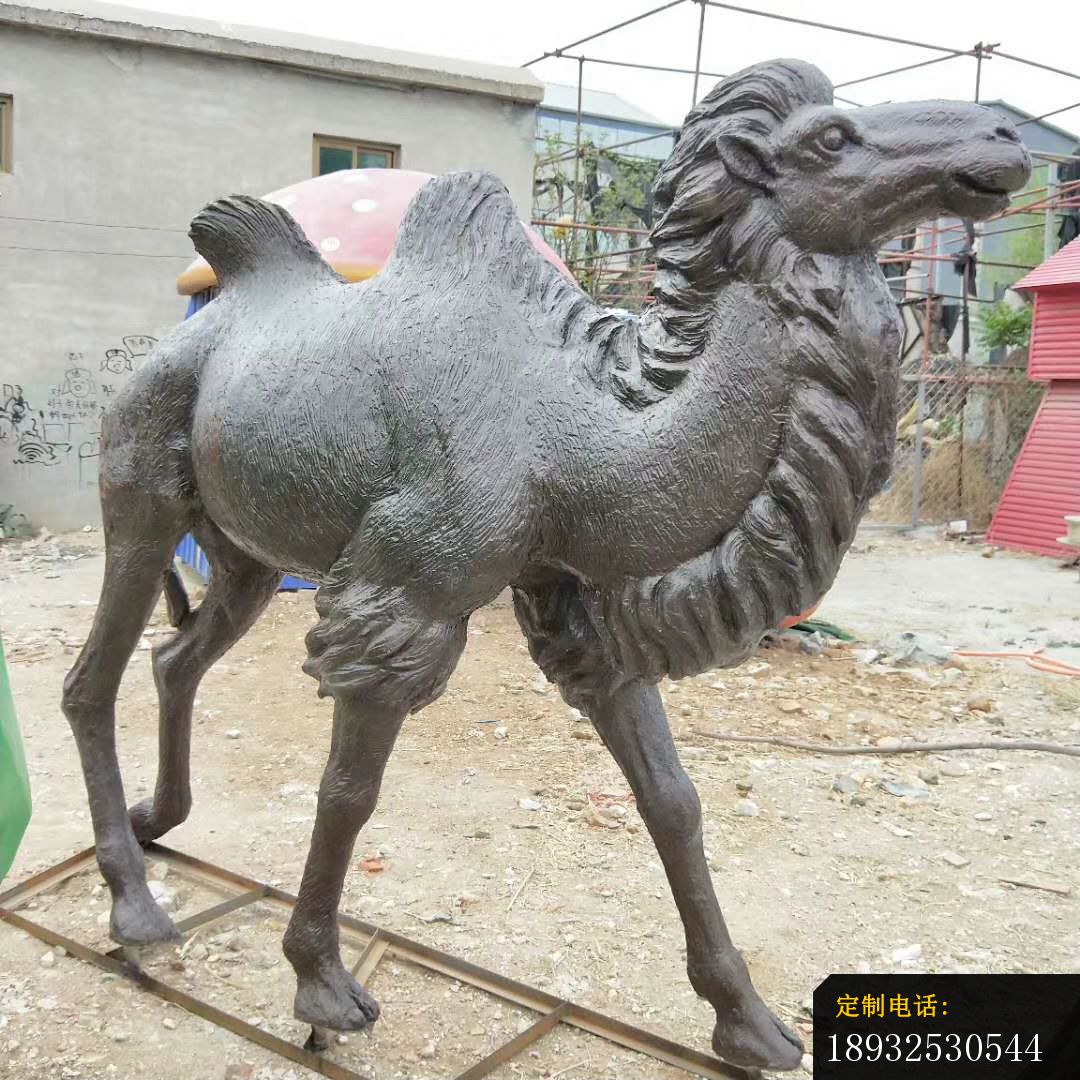 玻璃钢公园骆驼动物雕塑_1080*1080