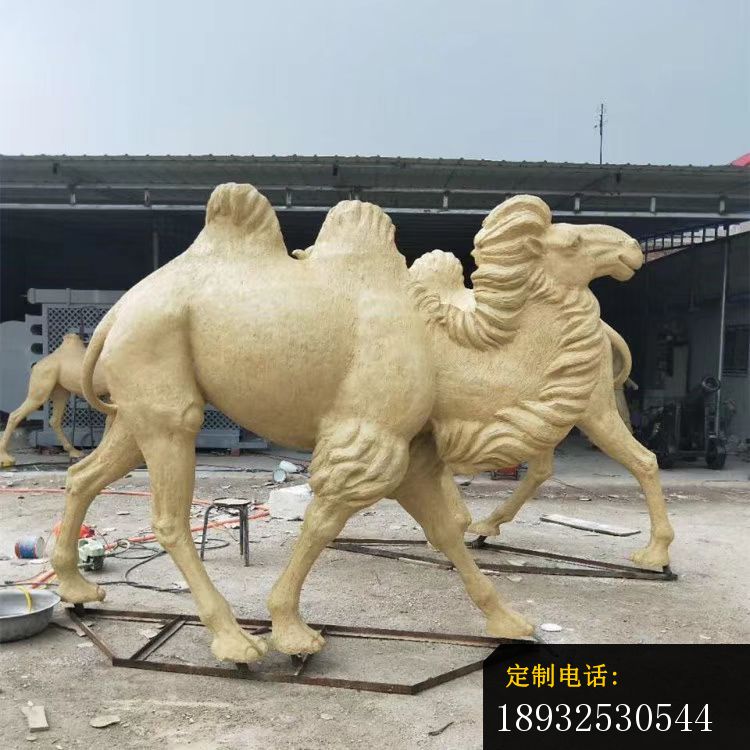 玻璃钢公园骆驼动物雕塑_750*750