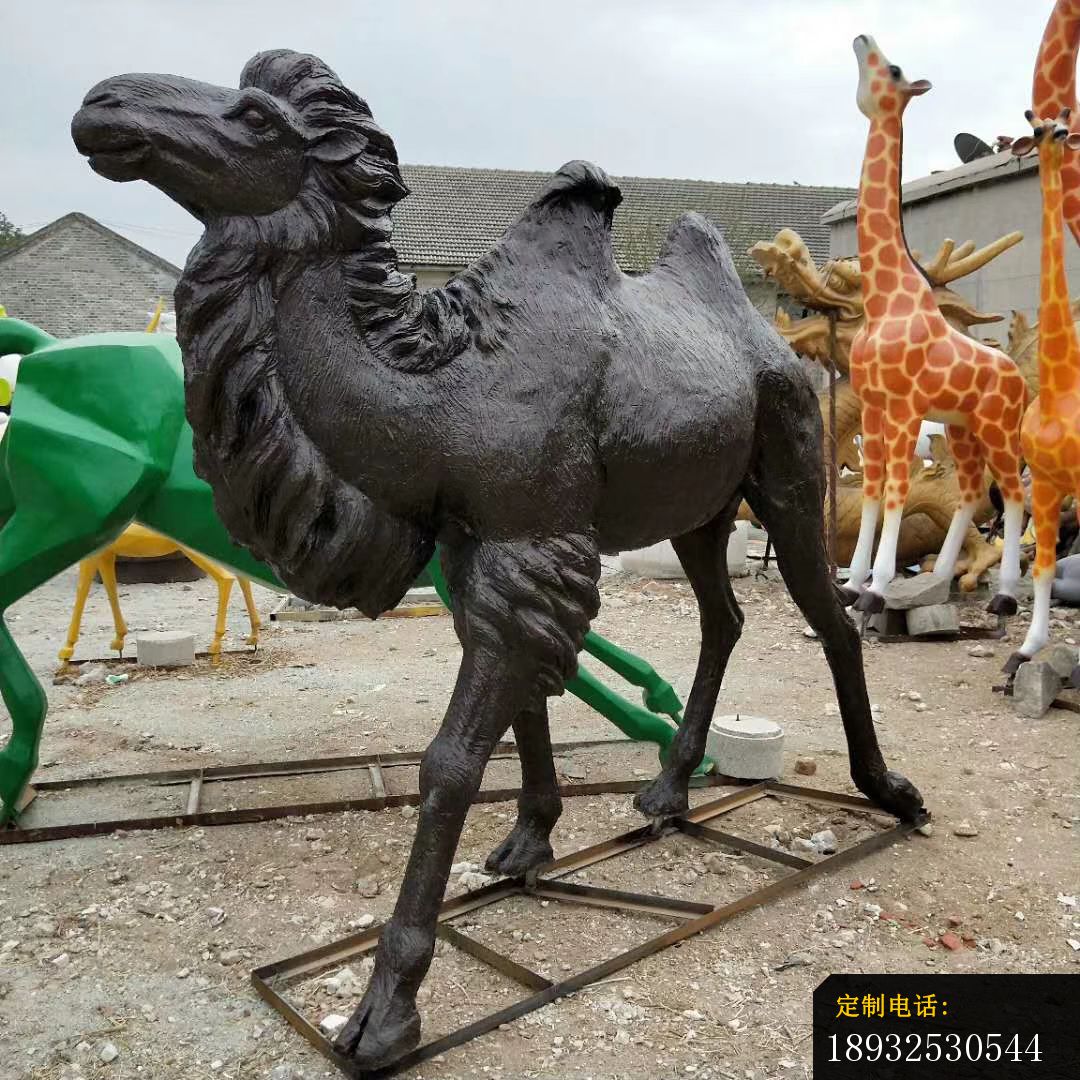 玻璃钢公园骆驼动物雕塑_1080*1080