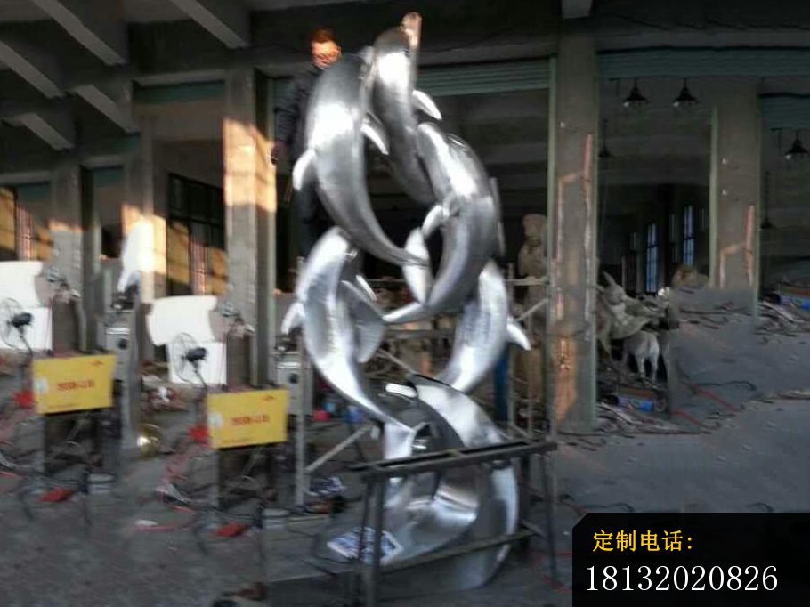 不锈钢海豚雕塑_910*682