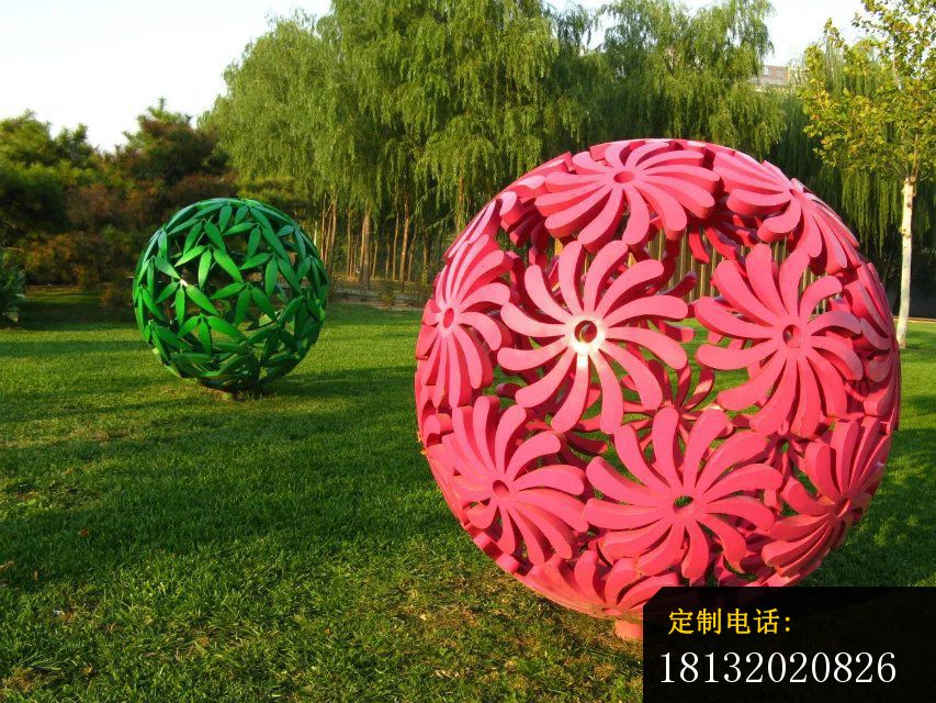 不锈钢花球雕塑，不锈钢彩球雕塑，不锈钢镂空球雕塑_853*640