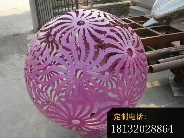 不锈钢镂空球雕塑，彩色不锈钢镂空球雕塑 (1)_640*480