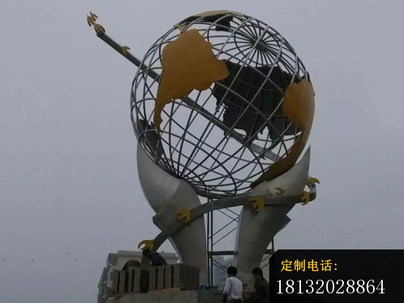 不锈钢手托地球雕塑，广场地球雕塑_800*600