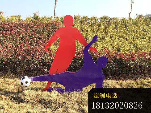 不锈钢踢足球雕塑，广场不锈钢运动雕塑_640*480