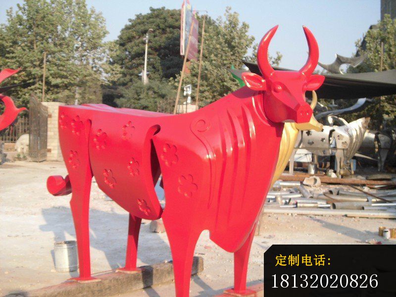 不锈钢牛雕塑公园抽象动物雕塑_800*600