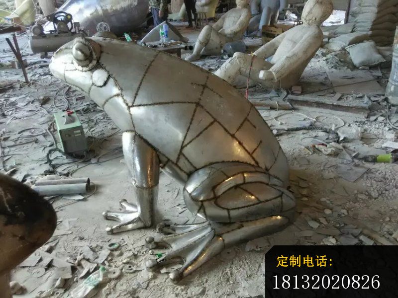 锻造青蛙雕塑不锈钢动物雕塑_800*600