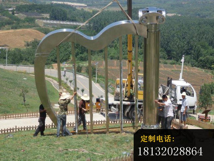 不锈钢竖琴雕塑，广场不锈钢树琴雕塑_711*534