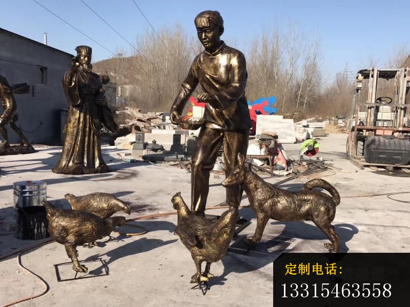 喂鸡的妇女铜雕，公园小品铜雕_800*600
