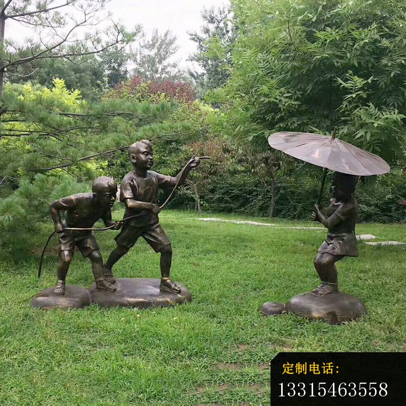 打伞玩水的儿童铜雕，公园小品铜雕 (2)_800*800