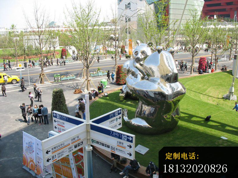 不锈钢镜面大熊猫雕塑  公园景观雕塑_800*600