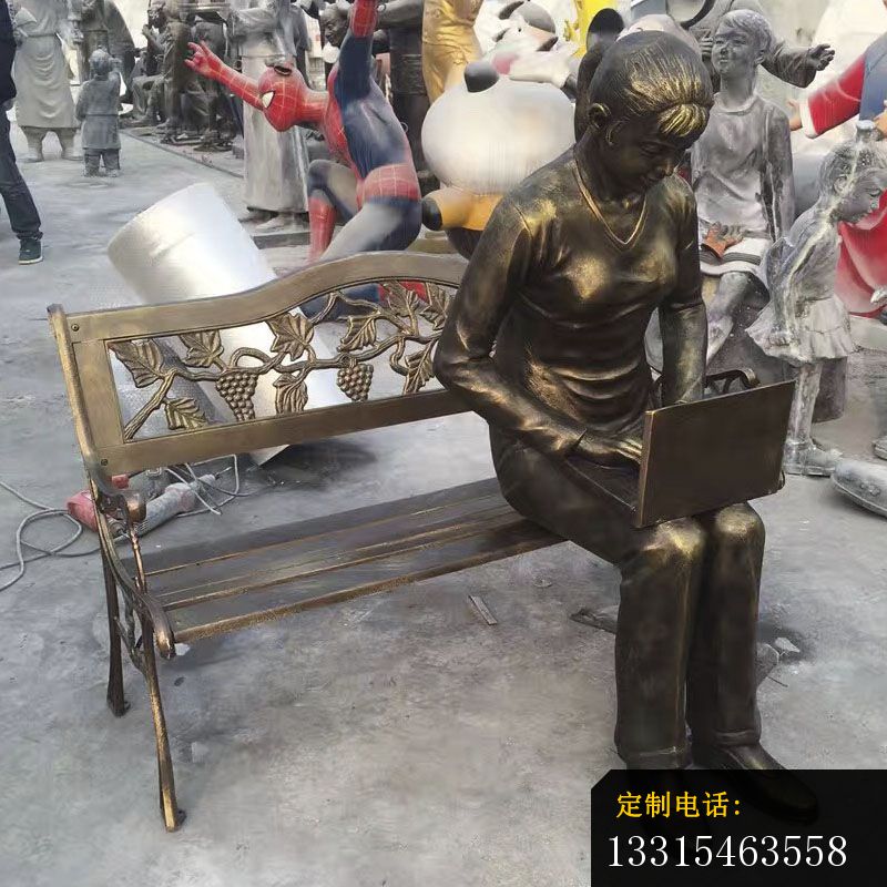 看电脑的女孩铜雕，公园长椅铜雕_800*800