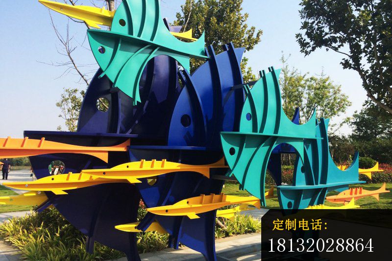 不锈钢抽象鱼群雕塑 公园景观雕塑_800*533