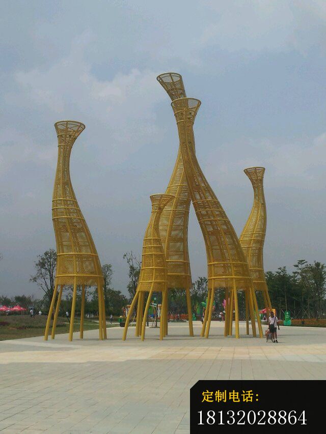 不锈钢抽象长颈鹿 广场景观雕塑_640*853