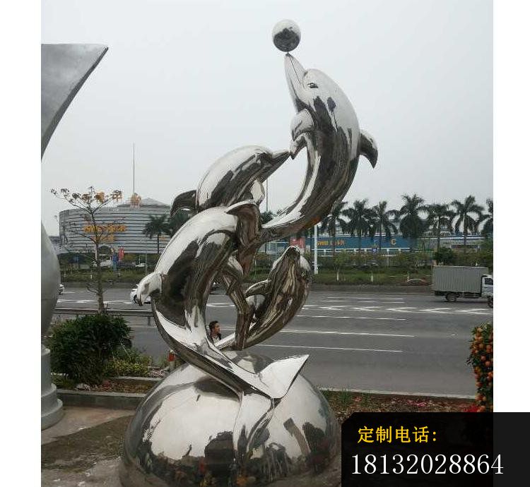 不锈钢顶球的海豚雕塑，不锈钢动物雕塑_750*690