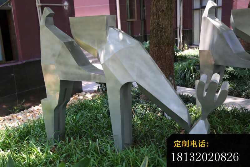 吃草的几何梅花鹿雕塑，不锈钢抽象动物雕塑 (2)_800*533