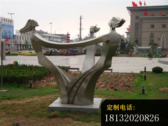 抽象人物手拉手转圈雕塑  不锈钢抽象人物雕塑  公园景观雕塑_670*502