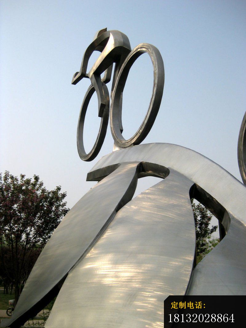 不锈钢极限自行车人物雕塑 广场景观雕塑 (2)_800*1066