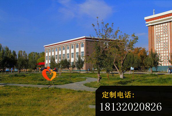 母子牵手雕塑  不锈钢抽象雕塑  公园不锈钢雕塑_600*405