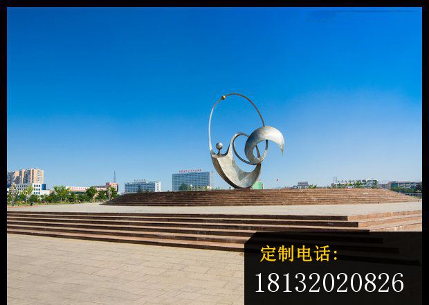 手拿丝带的抽象人物雕塑  不锈钢广场景观雕塑_620*440