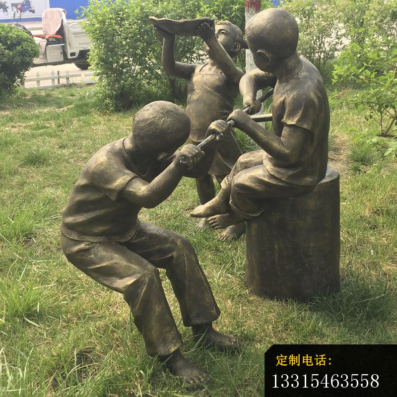 玩水的儿童铜雕，公园人物小品铜雕_800*800