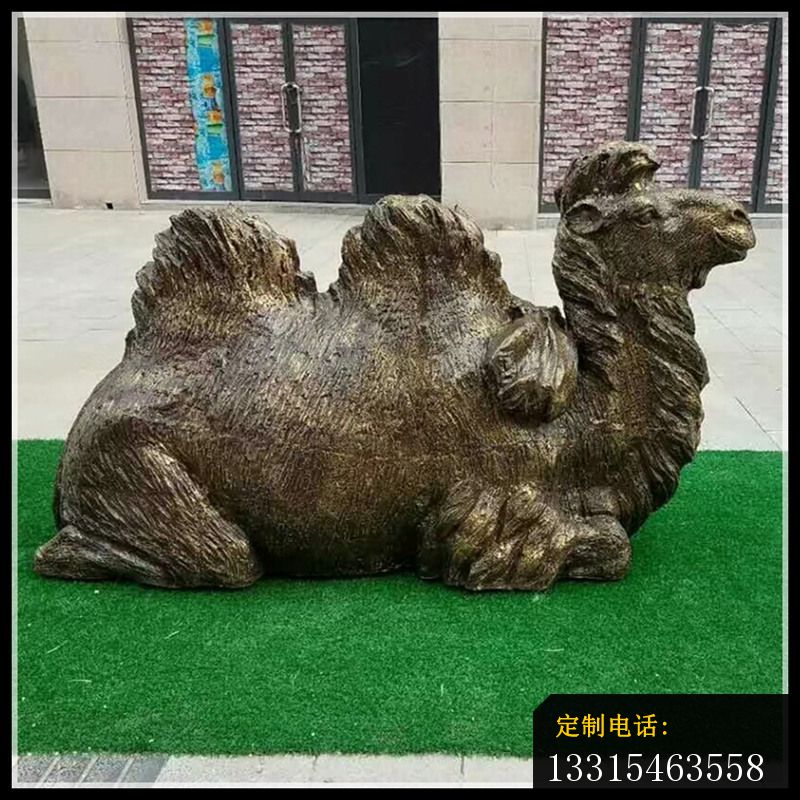 卧在草地的骆驼铜雕，公园动物铜雕_800*800