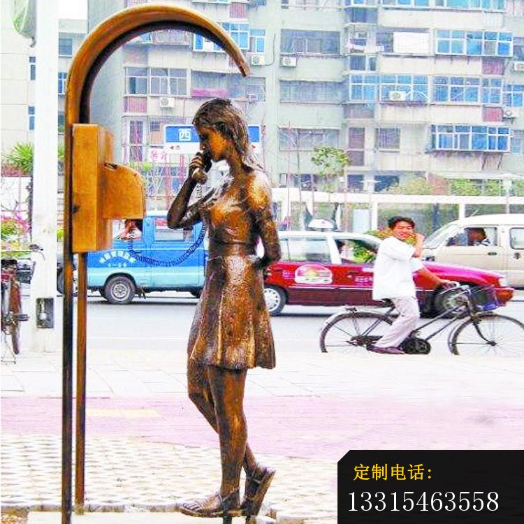 在电话亭打电话的女孩铜雕 街边人物铜雕_750*750