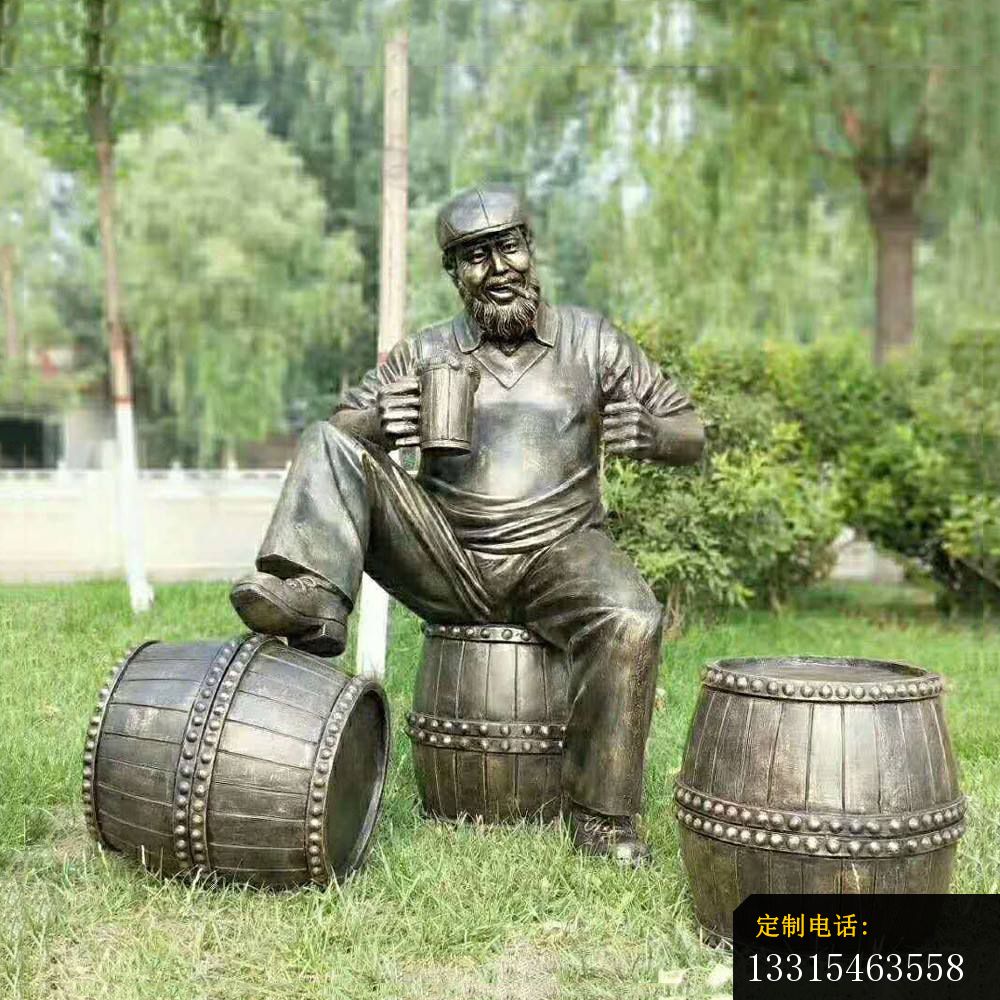坐酒桶喝啤酒的人物铜雕，公园西方人物铜雕_1000*1000