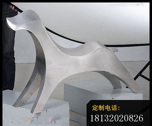 不锈钢抽象狗雕塑  不锈钢抽象动物雕塑  公园景观雕塑_620*513