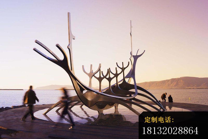 抽象划船雕塑 不锈钢海边景观雕塑_800*534