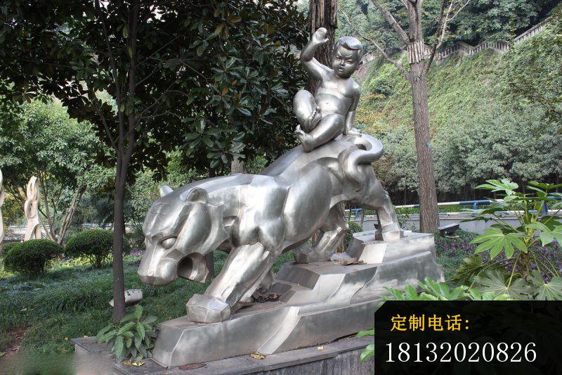 老虎与小孩雕塑 不锈钢景观雕塑 (2)_800*533