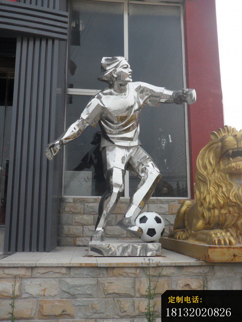 踢足球的女孩雕塑，不锈钢人物雕塑_800*1066