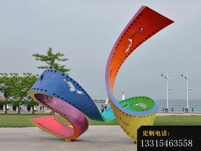五彩胶卷雕塑，不锈钢广场雕塑 (1)_840*630
