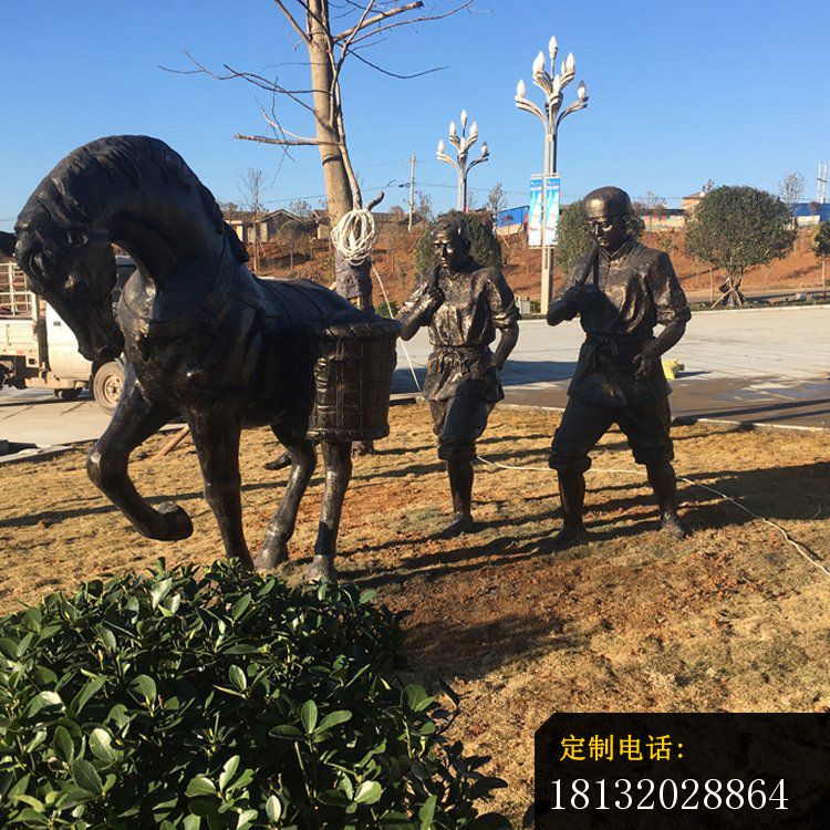 公园景观铜雕，驮着东西的马雕塑（2）_750*750