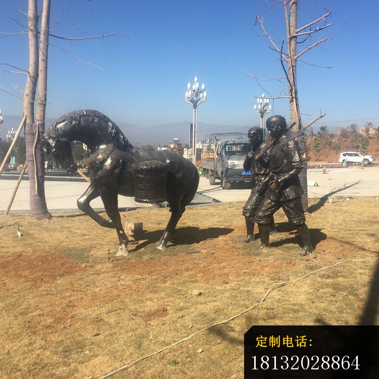 公园景观铜雕，驮着东西的马雕塑（1）_750*750