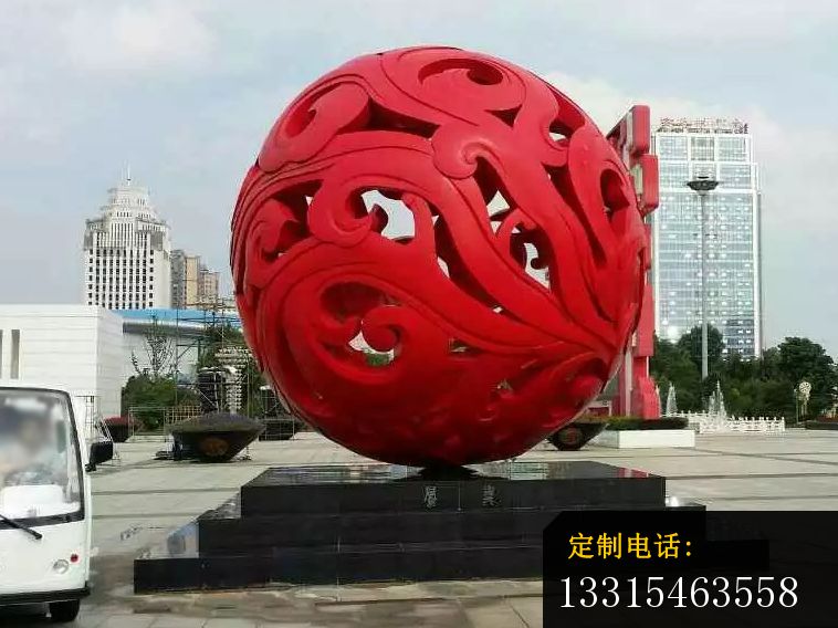 红色镂空球雕塑，不锈钢景观雕塑_758*568