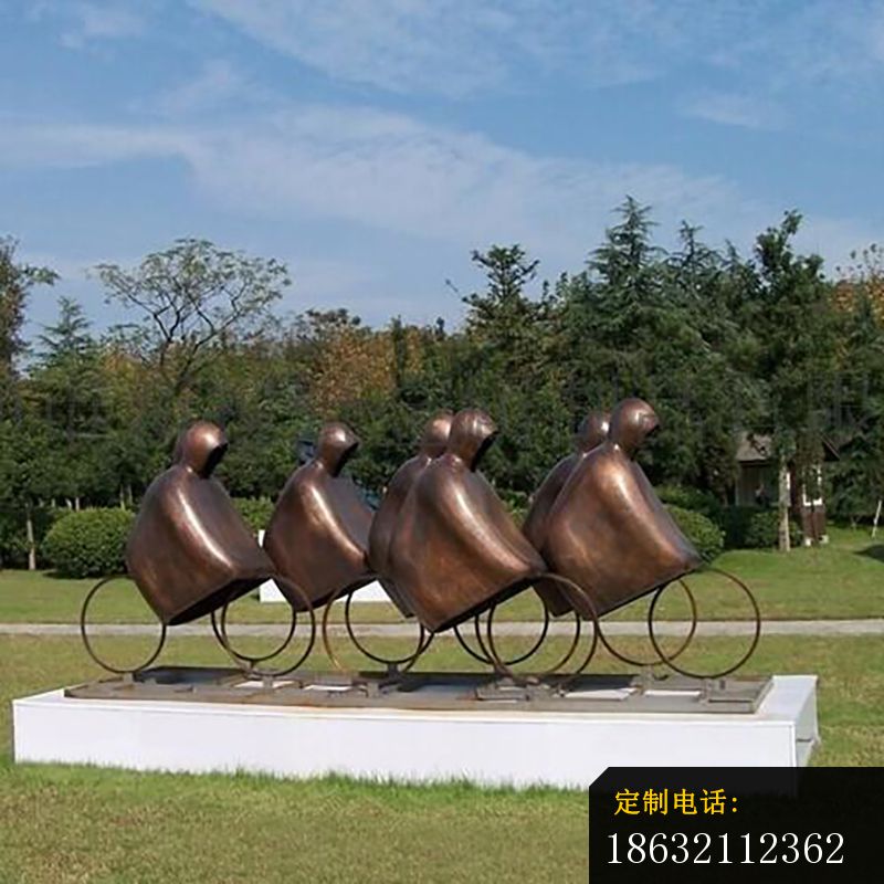 披着雨披骑着单车的抽象人物雕塑，园林景观雕塑_800*800