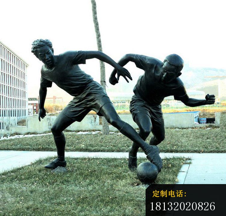 铜雕玩足球人物    广场人物雕塑 (1)_750*717