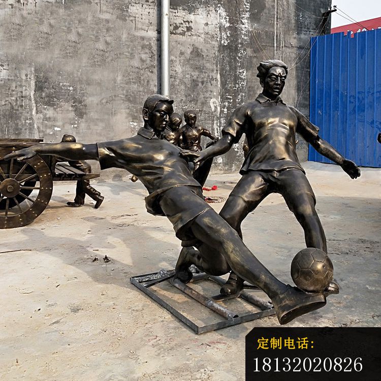 铜雕玩足球人物    广场人物雕塑 (3)_750*750