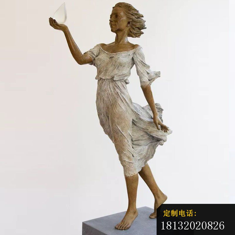 铜雕西方美女玩耍   广场人物雕塑 (1)_800*800