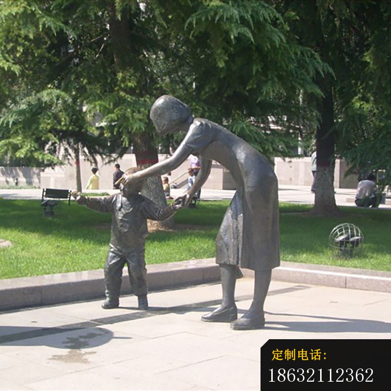 小孩学走路铜雕，成长铜雕 (1)_800*800