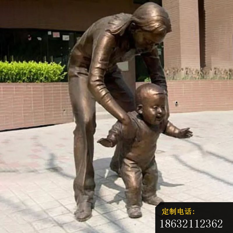 小孩学走路铜雕，广场小品铜雕_800*801