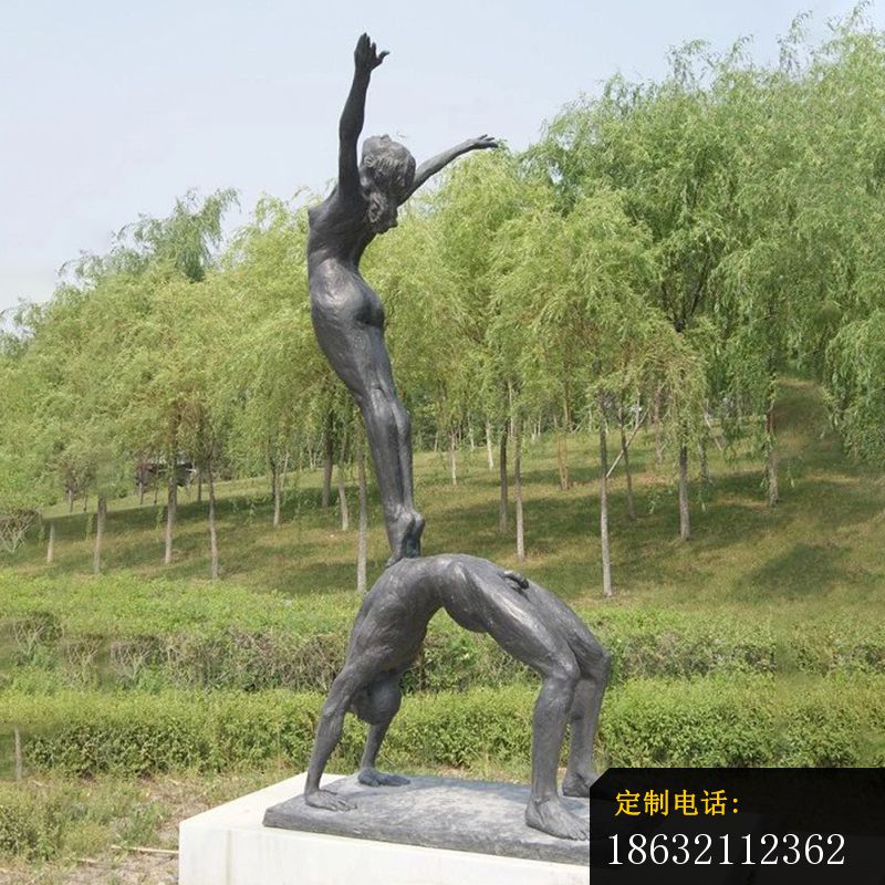 练杂技人物雕塑，公园景观铜雕_800*800